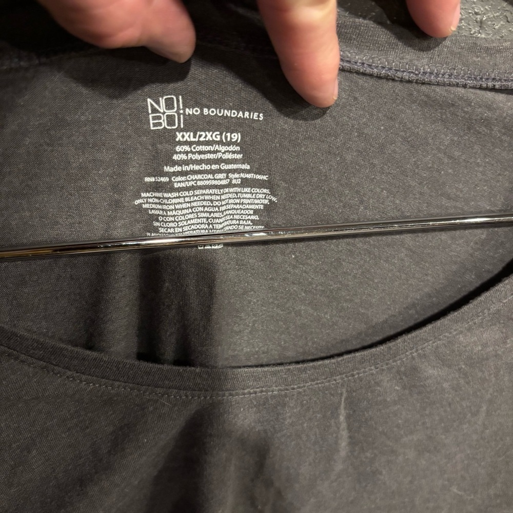 No Boundaries Gray Long Sleeve Women's Tee - Picture 2 of 3